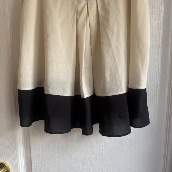 Sleeveless Tank Top - Picture 3 of 4